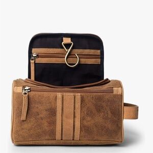 Handmade Genuine Buffalo
Leather Hanging Toiletry Bag
Travel new 🆕
